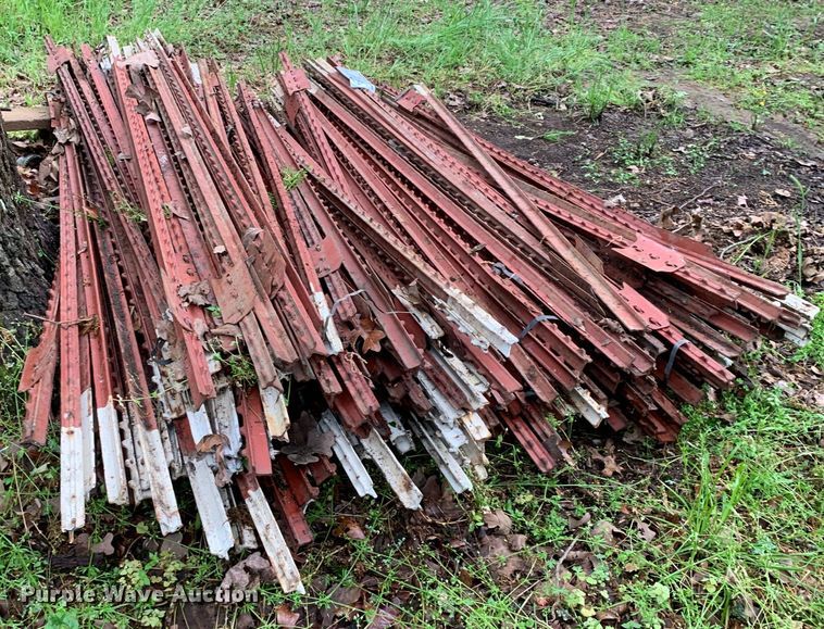 image for item DM7828 Approximately 185 T-posts