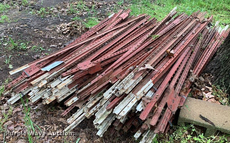image for item DM7828 Approximately 185 T-posts