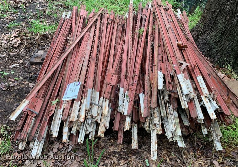 image for item DM7828 Approximately 185 T-posts