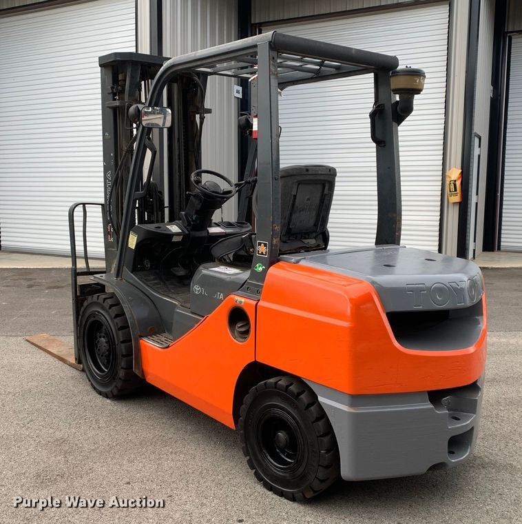 image for item DM7843 Toyota  8FDU32 forklift