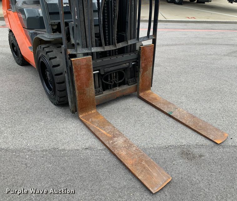 image for item DM7843 Toyota  8FDU32 forklift