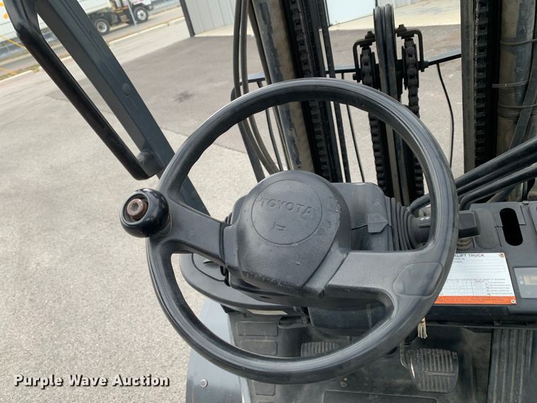 image for item DM7843 Toyota  8FDU32 forklift