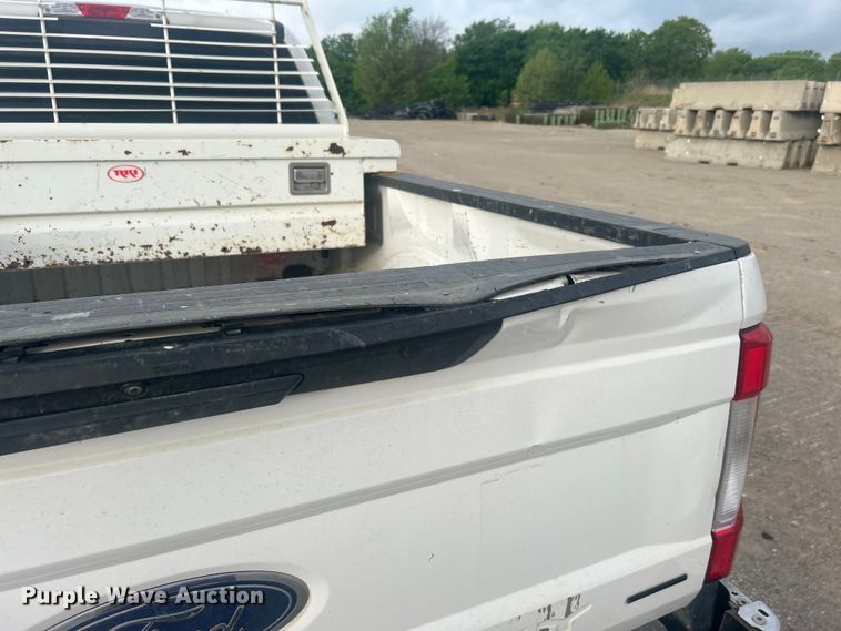 image for item DO1086 2019 Ford F250 Super Duty XL SuperCab pickup truck