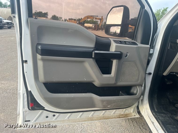 image for item DO1086 2019 Ford F250 Super Duty XL SuperCab pickup truck