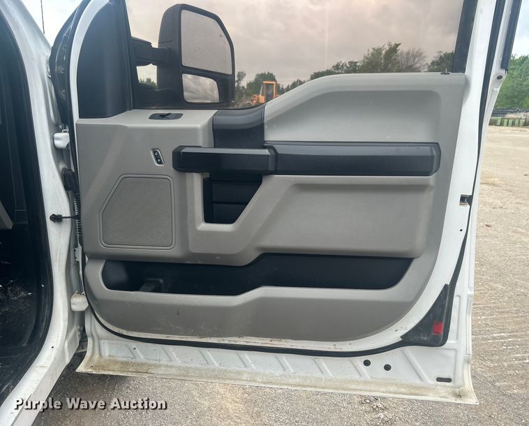 image for item DO1086 2019 Ford F250 Super Duty XL SuperCab pickup truck