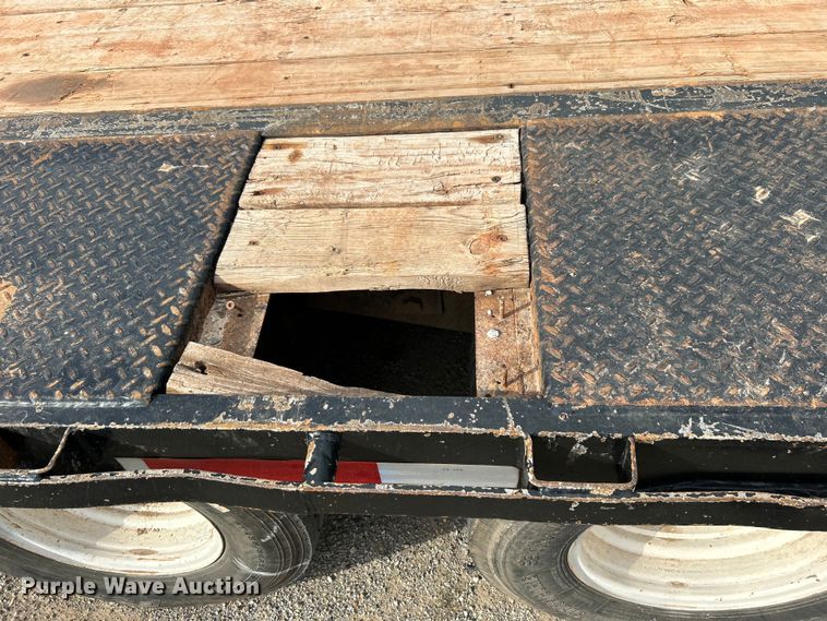 image for item DO1087 2010 T&R DDT equipment trailer