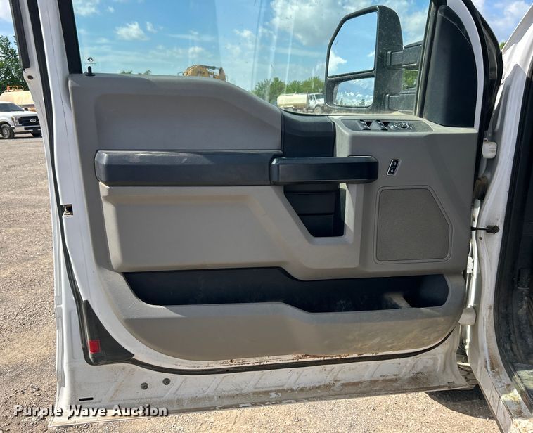 image for item DO1091 2021 Ford F250 Super Duty XL SuperCab pickup truck