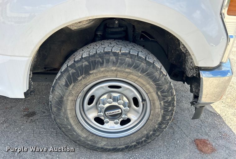 image for item DO1091 2021 Ford F250 Super Duty XL SuperCab pickup truck