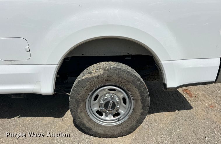 image for item DO1091 2021 Ford F250 Super Duty XL SuperCab pickup truck