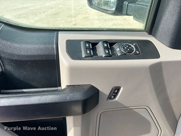 image for item DO1093 2021 Ford F250 Super Duty XL SuperCab pickup truck