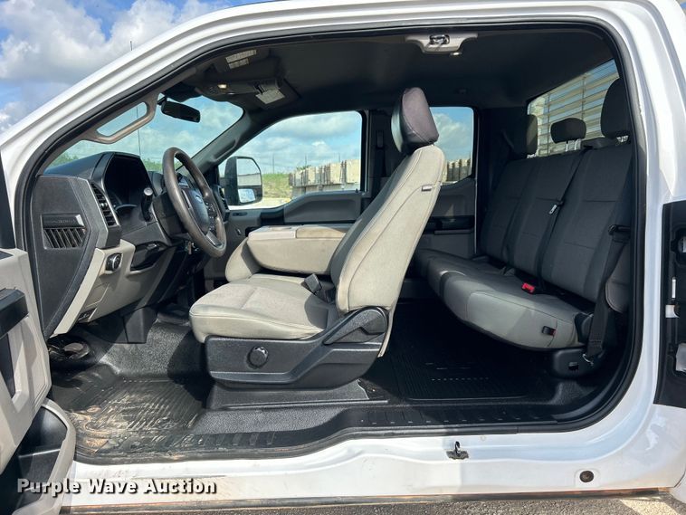 image for item DO1093 2021 Ford F250 Super Duty XL SuperCab pickup truck