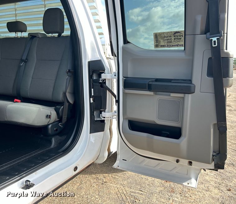 image for item DO1093 2021 Ford F250 Super Duty XL SuperCab pickup truck