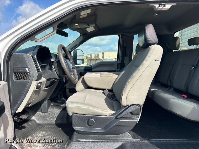 image for item DO1093 2021 Ford F250 Super Duty XL SuperCab pickup truck