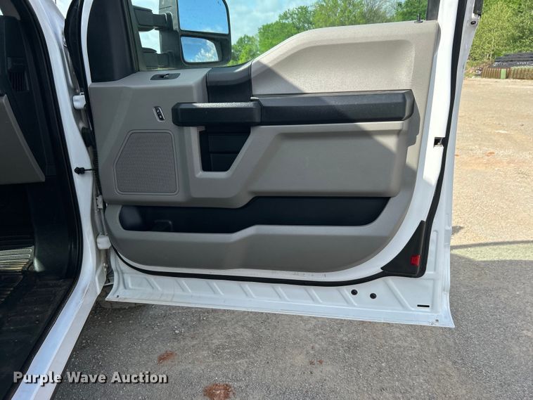 image for item DO1093 2021 Ford F250 Super Duty XL SuperCab pickup truck