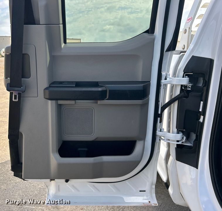 image for item DO1093 2021 Ford F250 Super Duty XL SuperCab pickup truck