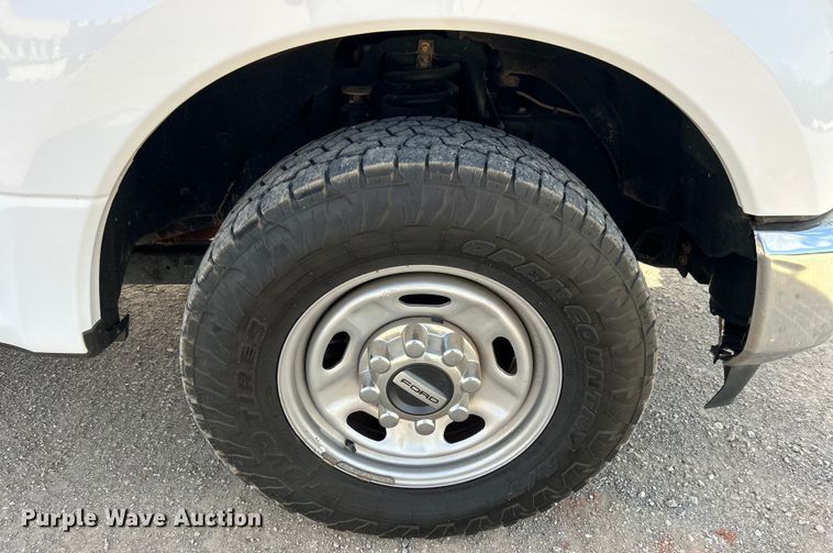 image for item DO1093 2021 Ford F250 Super Duty XL SuperCab pickup truck