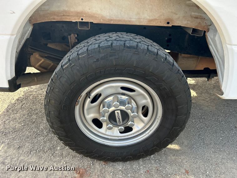 image for item DO1093 2021 Ford F250 Super Duty XL SuperCab pickup truck