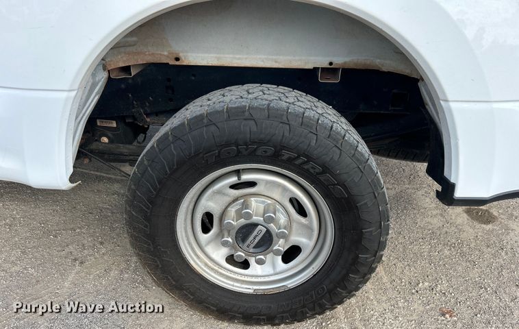 image for item DO1093 2021 Ford F250 Super Duty XL SuperCab pickup truck