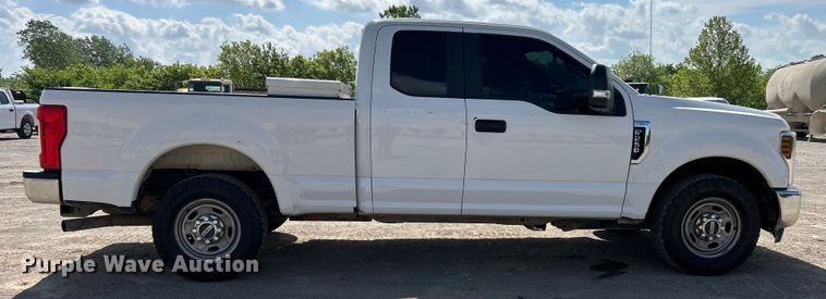 image for item DO1095 2018 Ford F250 Super Duty XL SuperCab pickup truck