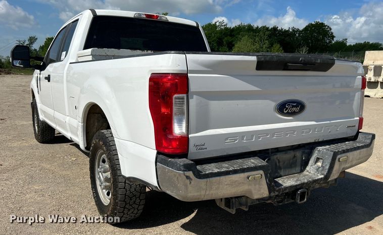 image for item DO1095 2018 Ford F250 Super Duty XL SuperCab pickup truck