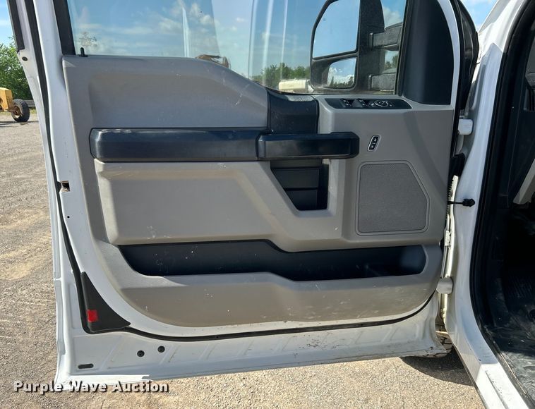 image for item DO1095 2018 Ford F250 Super Duty XL SuperCab pickup truck