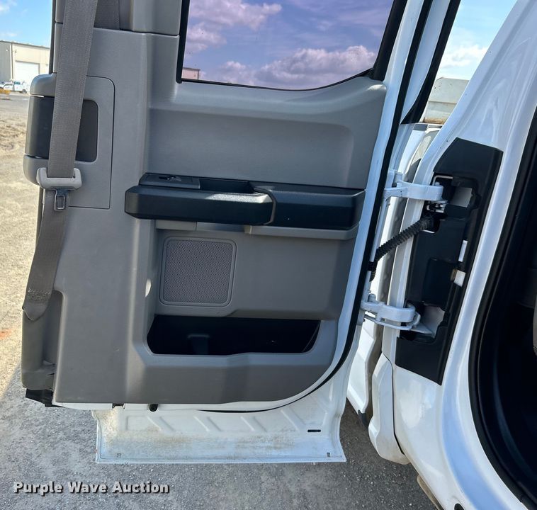 image for item DO1095 2018 Ford F250 Super Duty XL SuperCab pickup truck