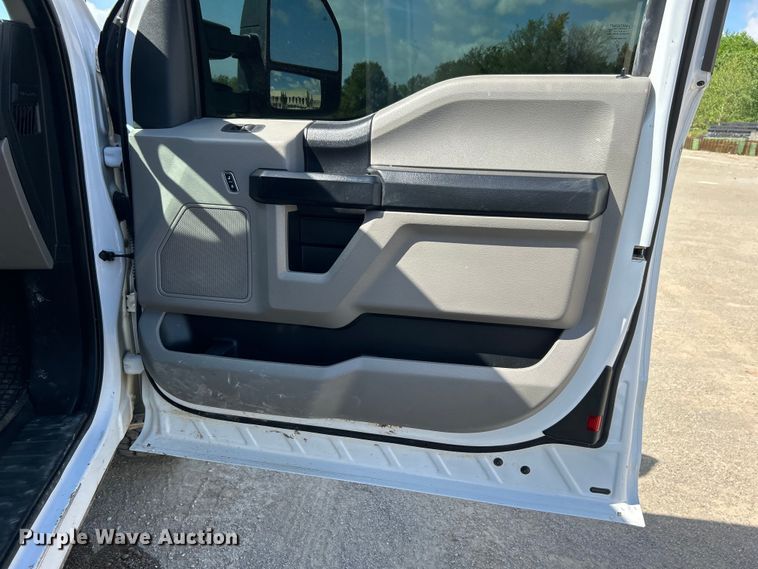 image for item DO1095 2018 Ford F250 Super Duty XL SuperCab pickup truck