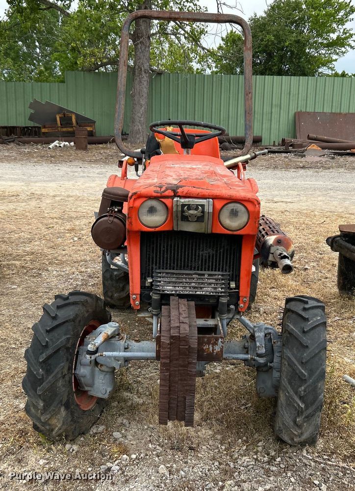 image for item DO1144 Kubota B7100 tractor