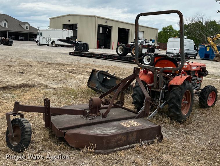 image for item DO1144 Kubota B7100 tractor