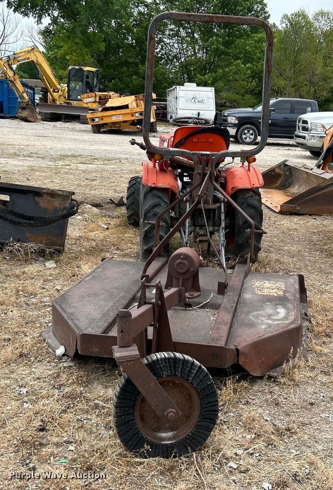 image for item DO1144 Kubota B7100 tractor