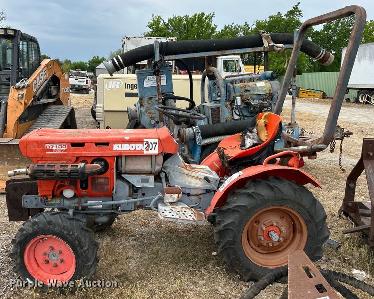 image for item DO1144 Kubota B7100 tractor
