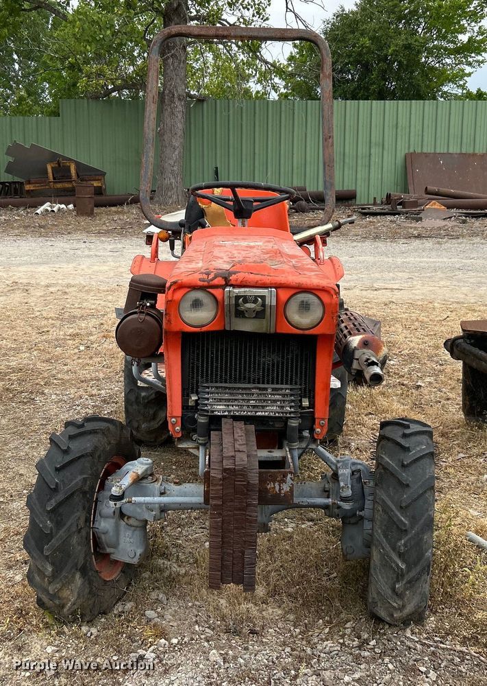 image for item DO1144 Kubota B7100 tractor