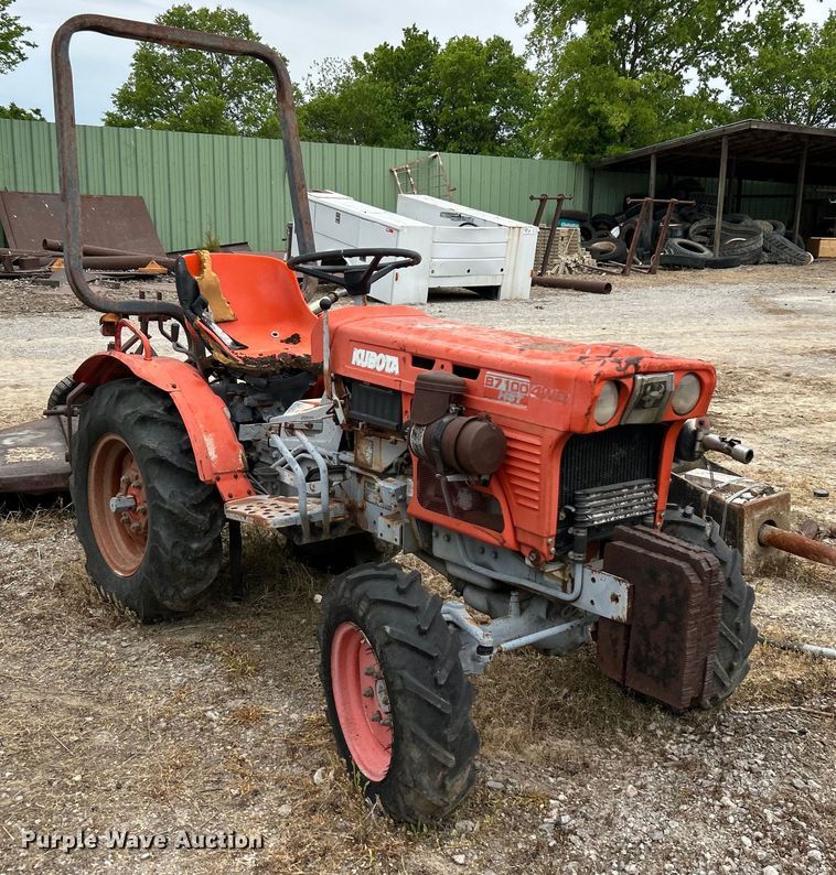 image for item DO1144 Kubota B7100 tractor