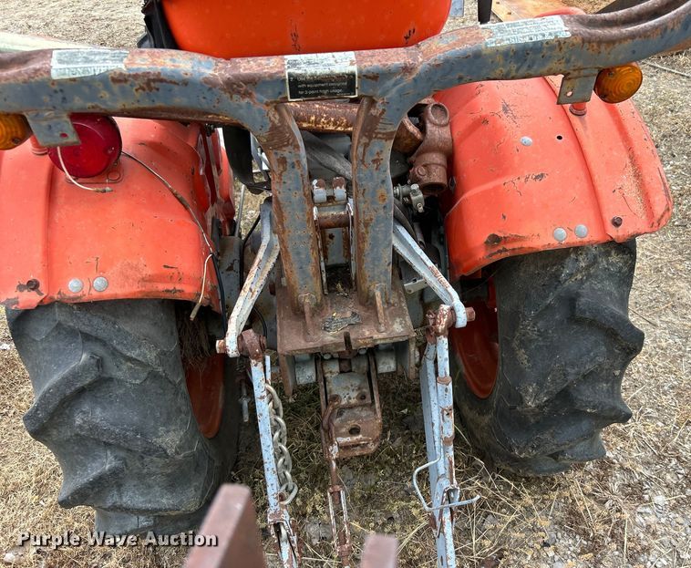 image for item DO1144 Kubota B7100 tractor