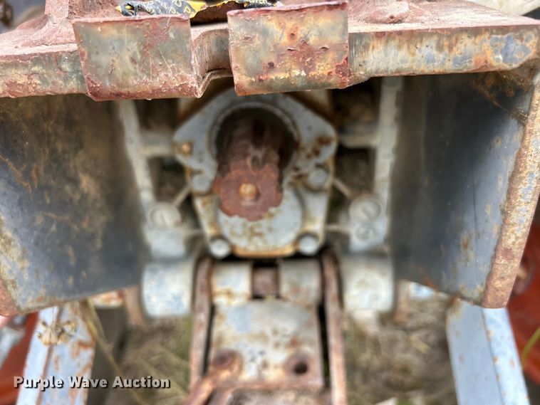 image for item DO1144 Kubota B7100 tractor