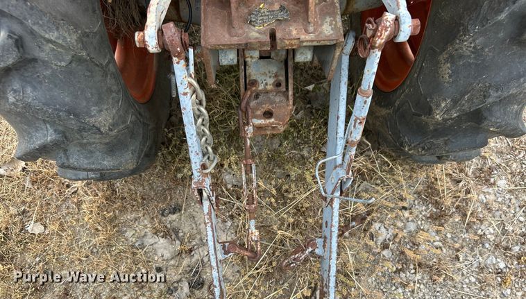 image for item DO1144 Kubota B7100 tractor