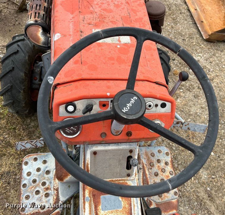image for item DO1144 Kubota B7100 tractor