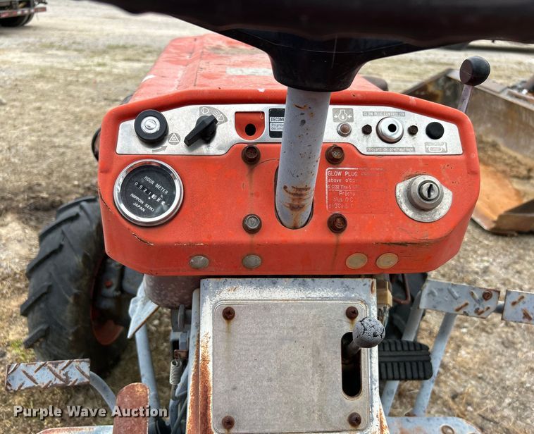 image for item DO1144 Kubota B7100 tractor