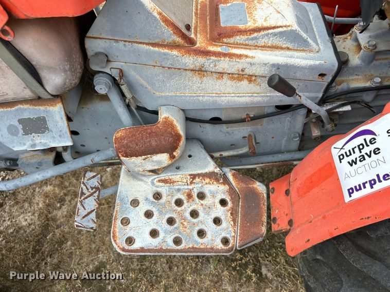 image for item DO1144 Kubota B7100 tractor