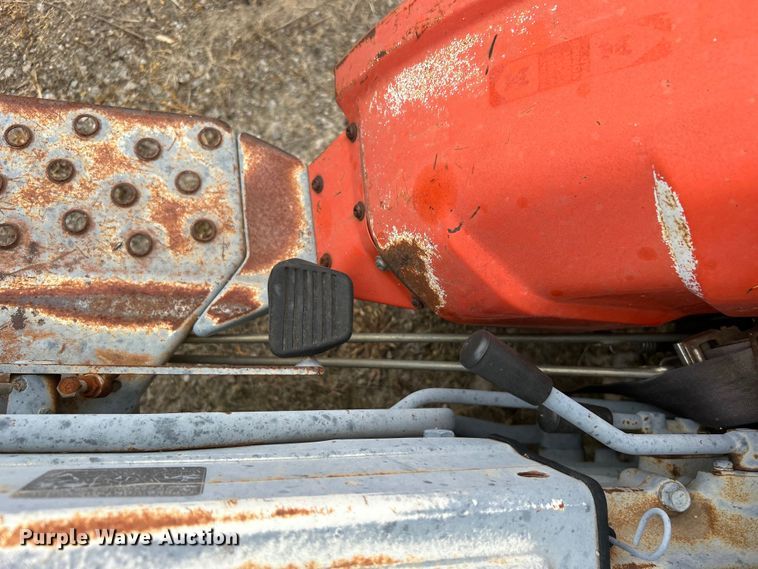 image for item DO1144 Kubota B7100 tractor