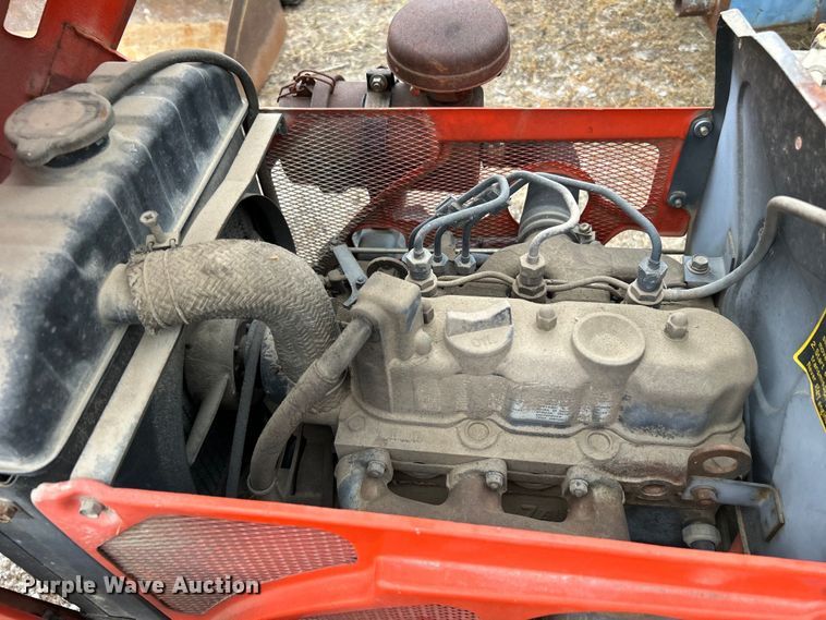 image for item DO1144 Kubota B7100 tractor