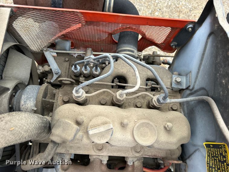 image for item DO1144 Kubota B7100 tractor