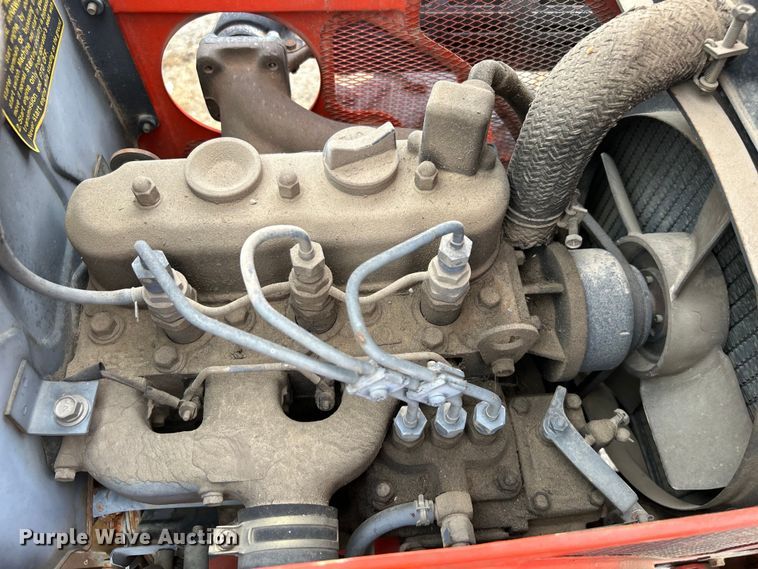 image for item DO1144 Kubota B7100 tractor