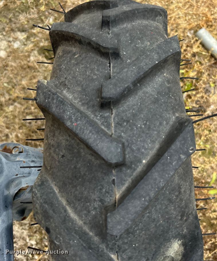 image for item DO1144 Kubota B7100 tractor