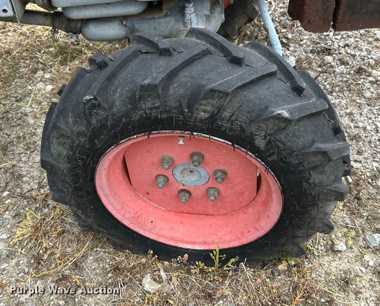 image for item DO1144 Kubota B7100 tractor