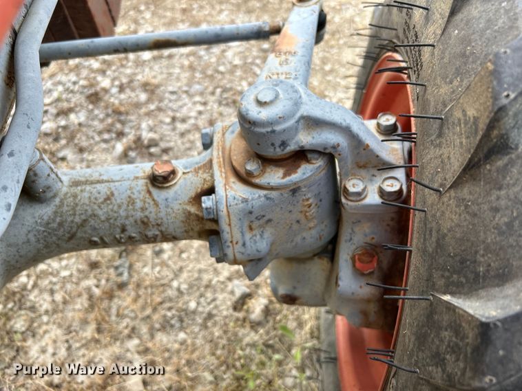 image for item DO1144 Kubota B7100 tractor