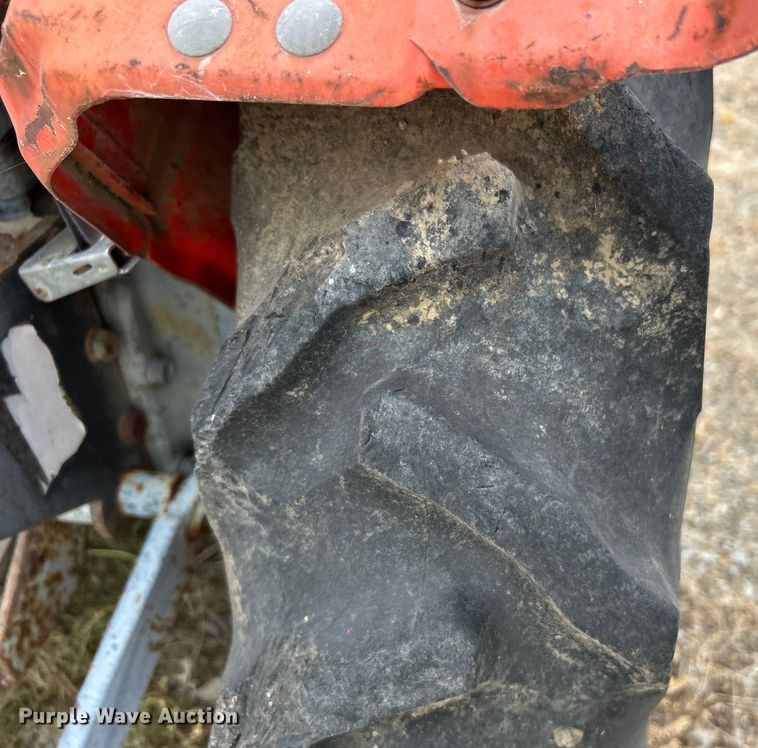 image for item DO1144 Kubota B7100 tractor