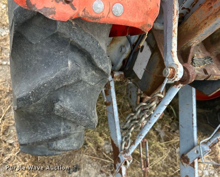 image for item DO1144 Kubota B7100 tractor