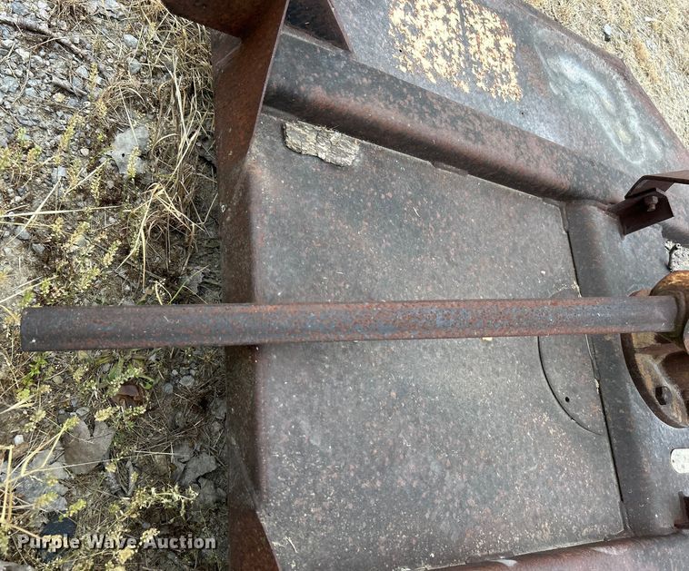 image for item DO1144 Kubota B7100 tractor