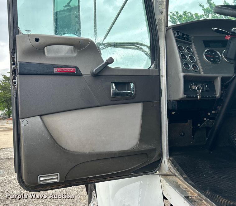 image for item DO6453 2015 Kenworth  T270 dump flatbed truck